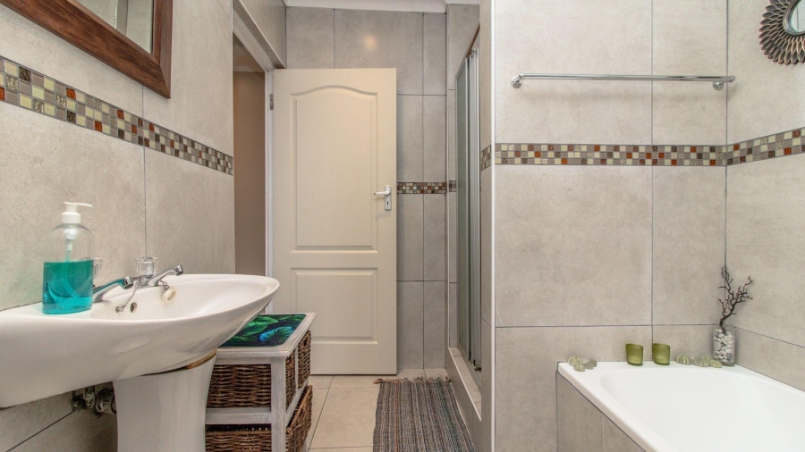 3 Bedroom Property for Sale in Franskraal Western Cape